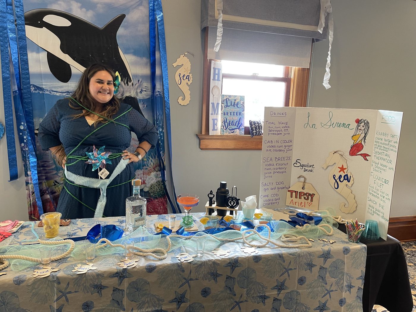 A participant presenting a seaside-themed cantina